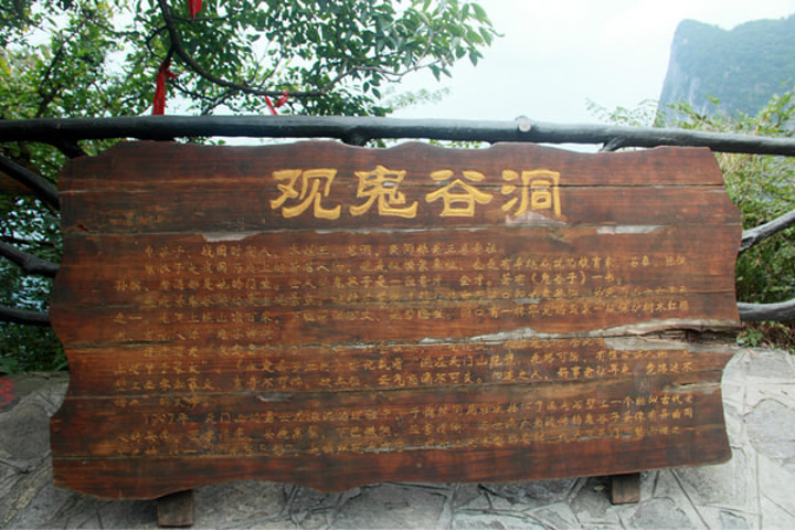 山的山顶上需要另外花费22元的小缆车费用,这个是门票里面不包含的,你