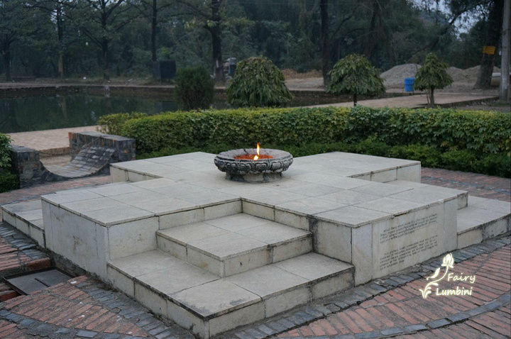 2017很安静的园林,很多地方都挂着英文的提示