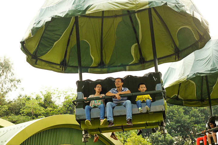 这背影,广州的街坊,猜一猜是谁吧灰熊山园区-幸运黄金石小食厅灰熊山