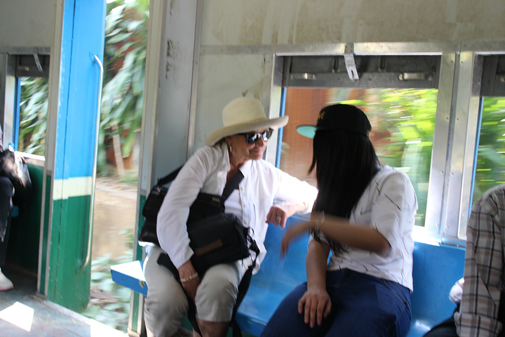 的时候不知道入口在哪里,后来问了个看起来英