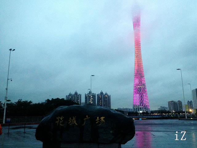 2017天气为阴天下雨天不建议上去观光,很模糊