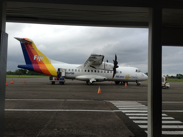 到苏瓦机场了,在偏远的nausori去苏瓦的小飞机,很晃.