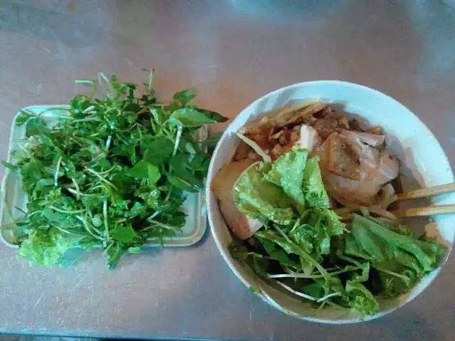 会安米粉,那些不知名的绿色叶子,各种奇怪的味道,混在米粉里,太好吃啦
