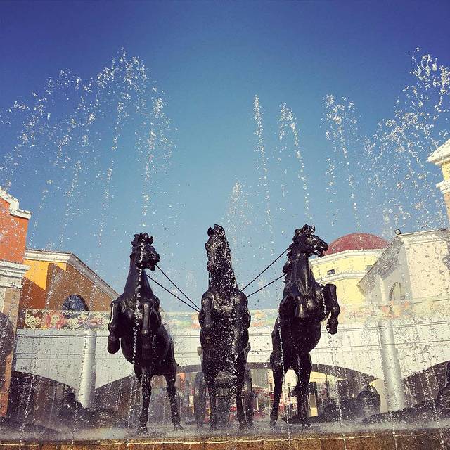 百联奥特莱斯广场（武汉·盘龙）