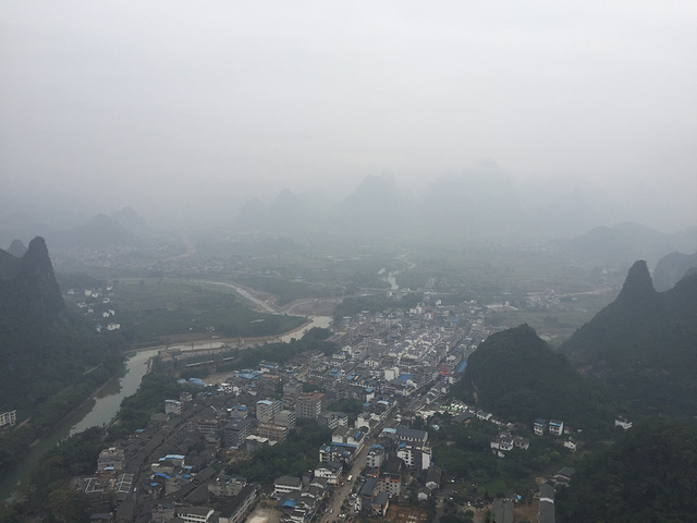 "早上老寨山，它是兴平古镇内的一个景点，上面可观望离江全景_老寨山公园"的评论图片