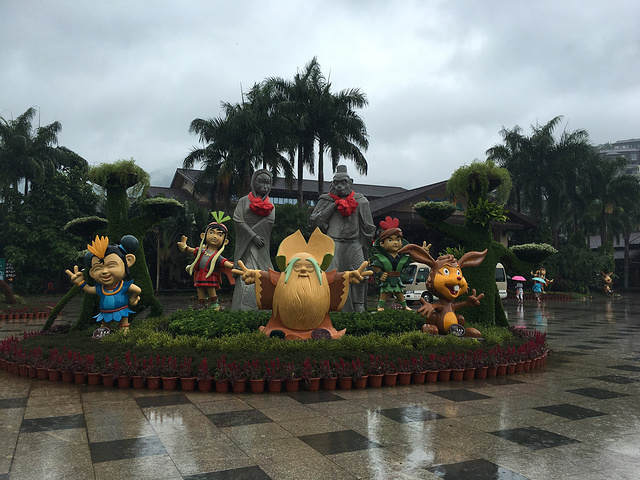 都是举起两根手指喊着"呀诺达",当地语言一二三的意思,也可直接表达为