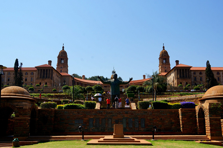 2017总统府是进不去的,只能外面参观总统府前