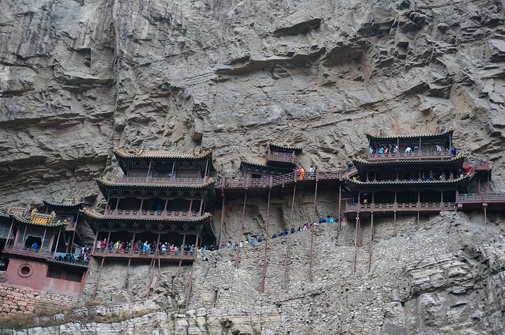 另外几顶因下雪路滑不准上去,遇到许多登山者,朝圣者,五爷庙,白塔寺