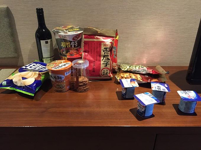 你不会知道这是我们在饱餐回来之后准备消灭掉的零食