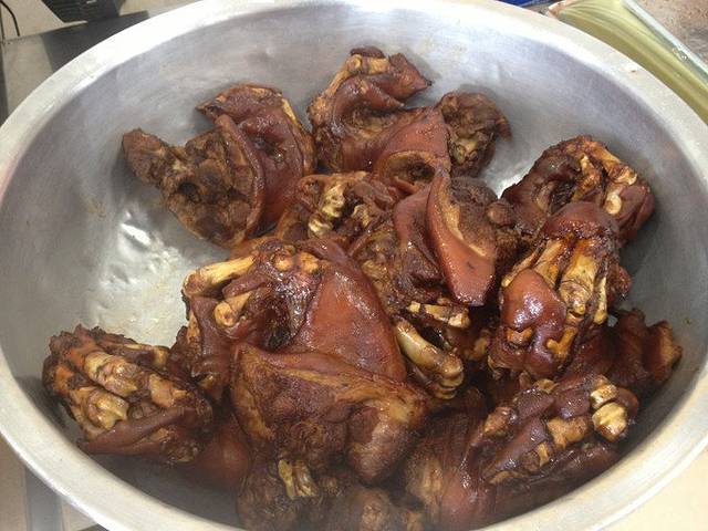 万峦猪脚海鸿饭店(加禄店)