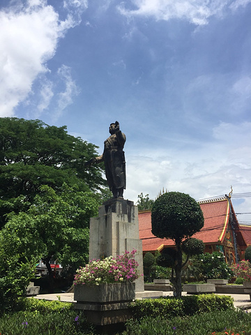 西里萨旺翁国王雕像
