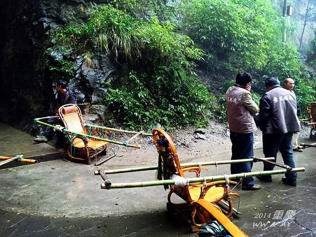 两百一人坐轿子,全程下来就看到一两个年纪大的人坐,没啥意思,空气