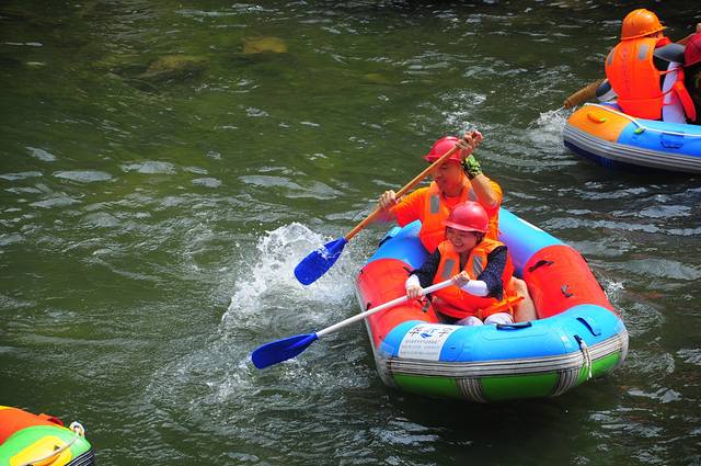 龙王山峡谷漂流