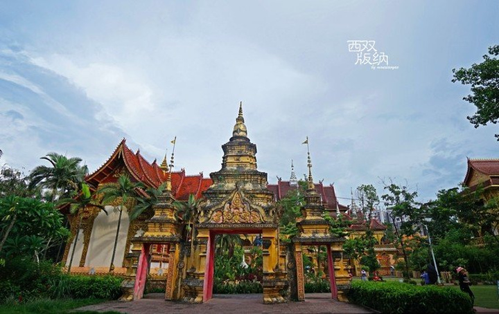 "曼听公园—总佛寺是西双版纳建造的第一所佛寺，傣语称为“洼巴洁”，是西双版纳佛教信徒朝圣的中心_西双版纳总佛寺"的评论图片