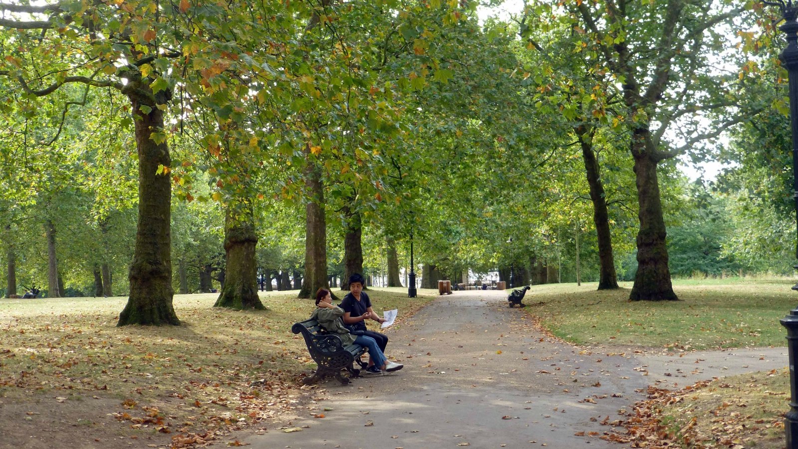 格林公园green park是伦敦皇家园林之一,看起来只是古树,草坪,步行道