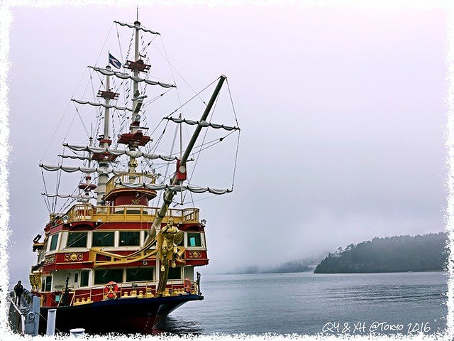 下雨天,在这温泉胜地,到处都是雾=什么都看不