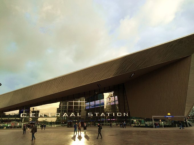 "鹿特丹火车站非常宏伟漂亮，整个城市也精致小巧，非常现代，和阿姆斯特丹老城区完全不一样的感觉_鹿特丹中心火车站"的评论图片