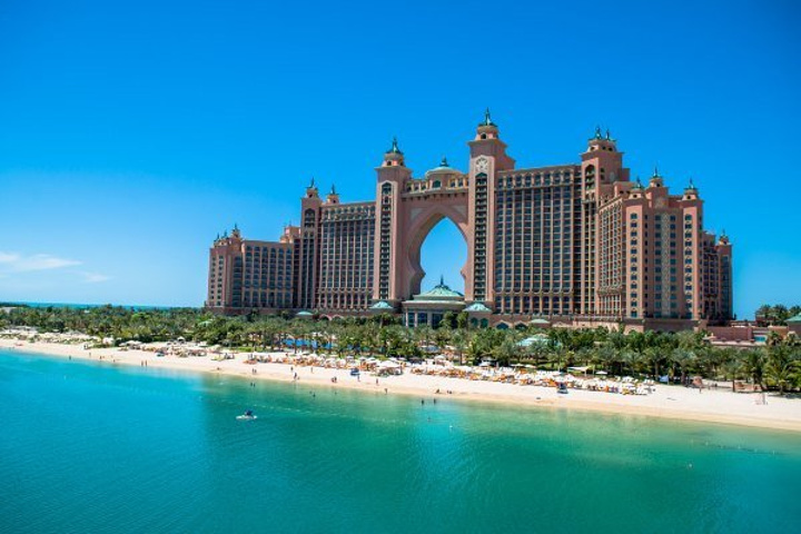 棕榈岛目前是世界上最大的人造岛,乘着水上直升机从高空看下去,就好像