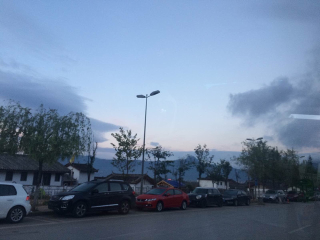 早晨上车后天微亮到大亮的风景,也是一种体验