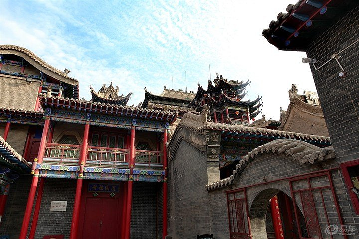 大悲楼位于寺院最高处,属于八角宝塔式建筑.