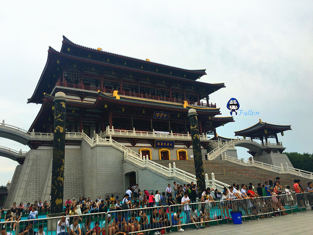 园区很大建议乘坐游览车建于原唐代芙蓉园遗址以北两天的门票就这么多