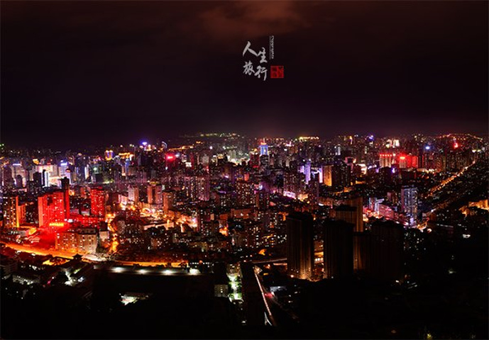 晚上去了白塔山对面的皋兰山,拍摄兰州夜景.