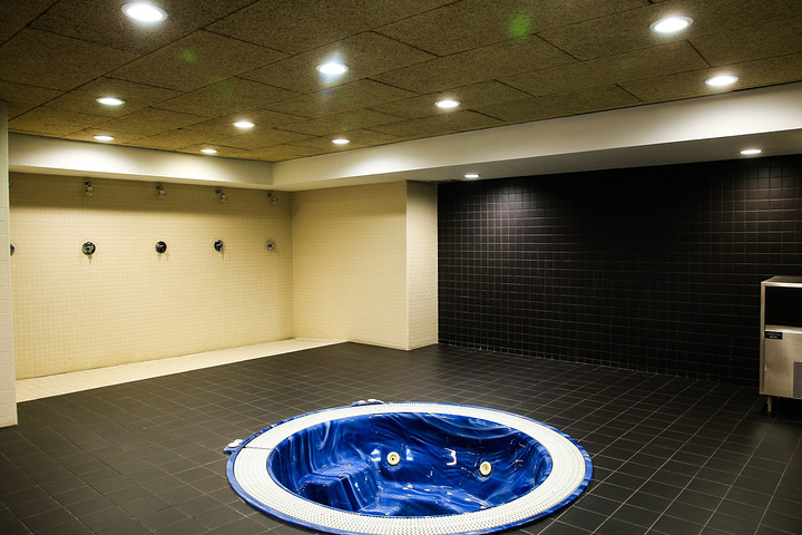 在巴萨的球场里,带上VR眼镜能用眼睛体验到球