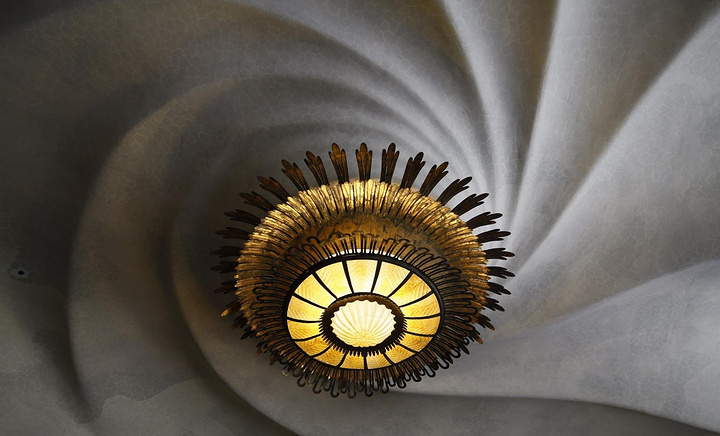 017巴特罗之家看上去就像是一幅抽象派画家笔