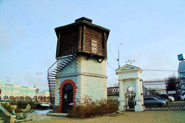 城市奠基人雕像