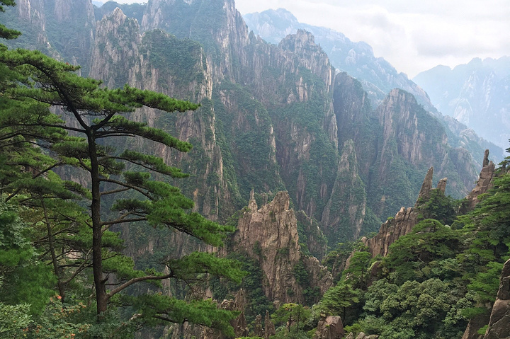 推荐一条一天刷爆前山后山的路线,既可以省下山上大几百的住宿费,还能