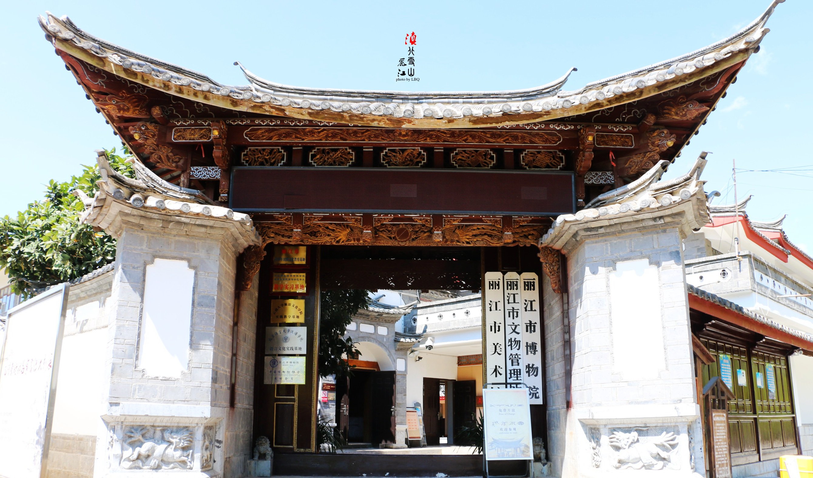 公园北门外是丽江博物院自然是不能错过小雨淅沥东巴文化展示的当然