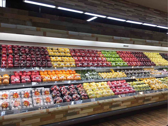 2017.好,服务态度客气,东西齐全,生鲜都很新鲜