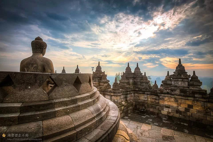 2017婆罗浮屠佛塔与中国的万里长城、埃及的