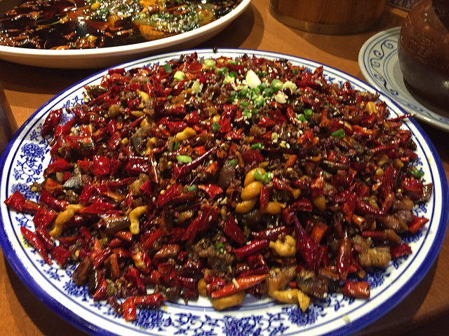 从成都到重庆坐高铁很方便,订的酒店在洪崖洞