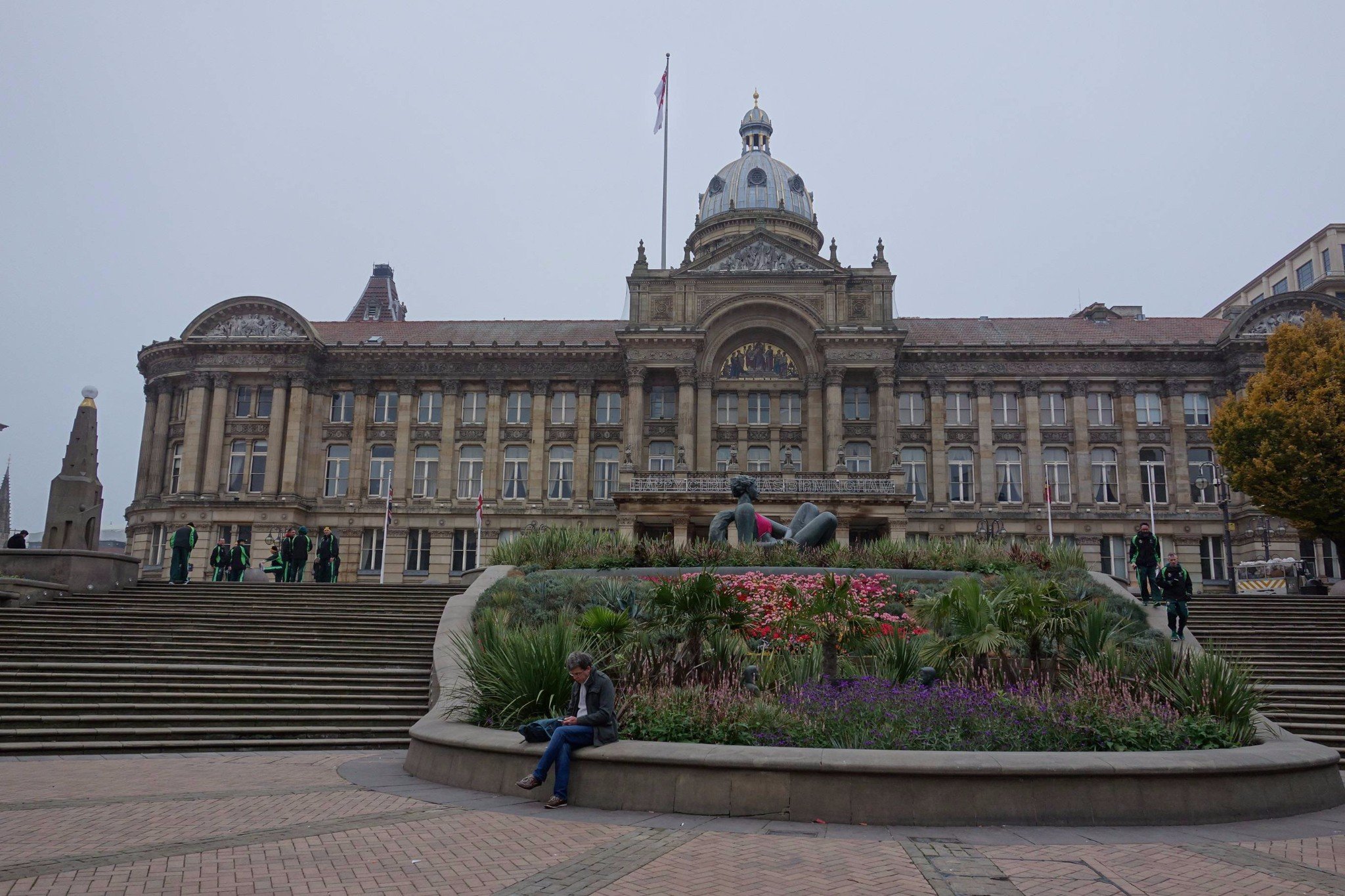 维多利亚广场(victoriasquare)是伯明翰的中心广场.