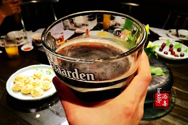 鸡汁大白条 脆皮叉烧肉 银耳炖雪梨 翡翠鳕鱼羹 客家豆腐 泰国榴莲酥