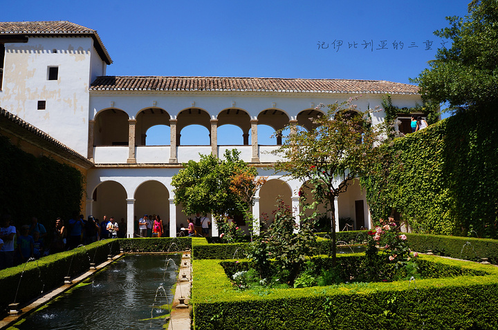 赫内拉利费花园被认为是被维护最好的安达卢西亚式中世纪花园首先是