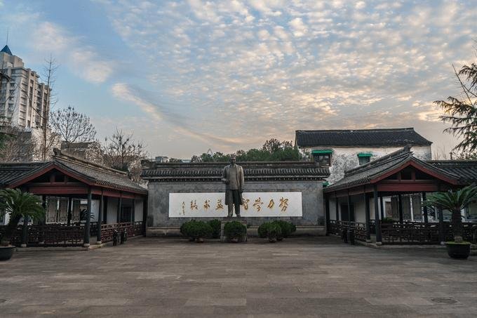 从总理故居出来之后,旁边就是贺秘监祠,纪念的是大诗人贺知章.