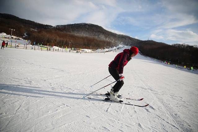 鸣山绿洲滑雪场