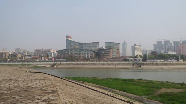 南岸嘴江滩公园