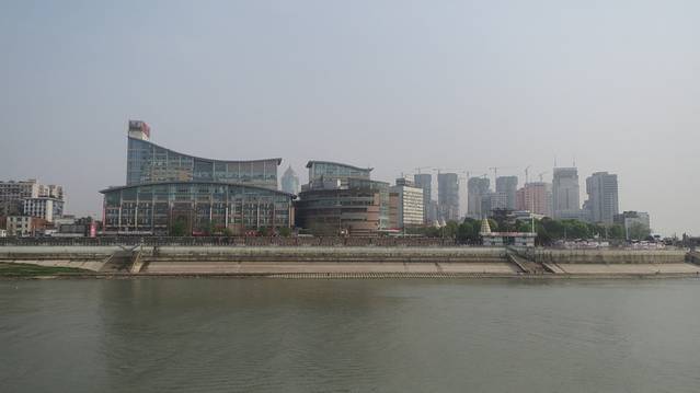 南岸嘴江滩公园