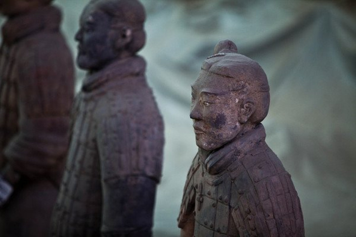 清明节小长假里 参加兵马俑可谓是人山人海 几