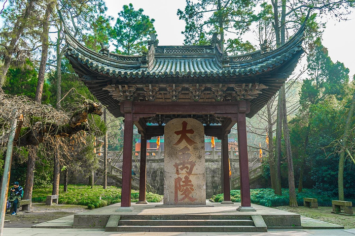 传说这个碑下面是大禹的陵寝.大禹庙在修葺没有开放,有点遗憾