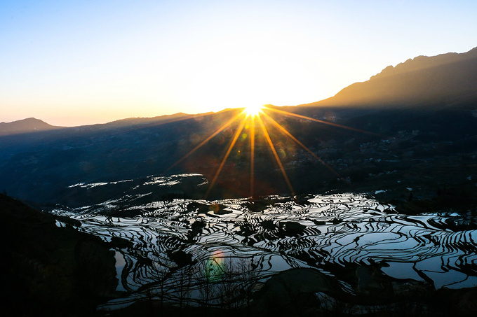 第二次日出,天公不作美图片