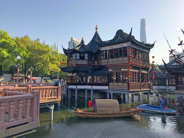 "湖心亭茶楼对面是豫园,这是一个经典江南园林,喝茶游园需要半天时间。不设预约,需要提前去等位_上海城隍庙"的评论图片
