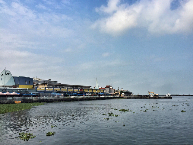 2017回到昨天海产中心旁的东港码头搭船前往