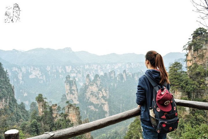 张家界美女背影图片