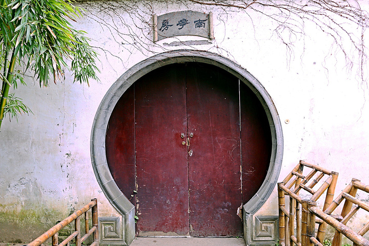 留园中国四大园林之一.江南私家园林的大门都十分普通,不显眼