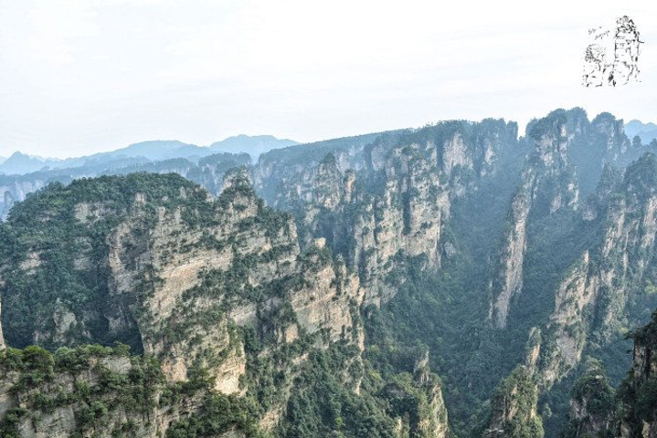 "天子山景区天子山是张家界最早开发出来的景点之一，天子山有着天下峰林“扩大的盆景，缩小的仙境”之称_张家界国家森林公园"的评论图片