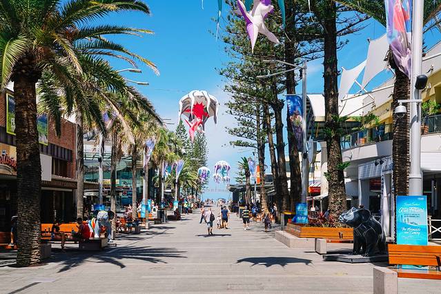 冲浪者天堂海滩市集